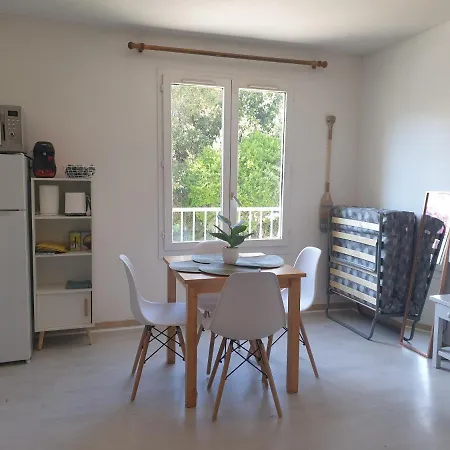 Superbe Studio Au Centre Ville + Parking Apartamento